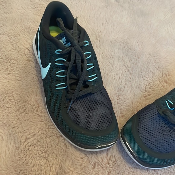 Nike shoes - Picture 2 of 4